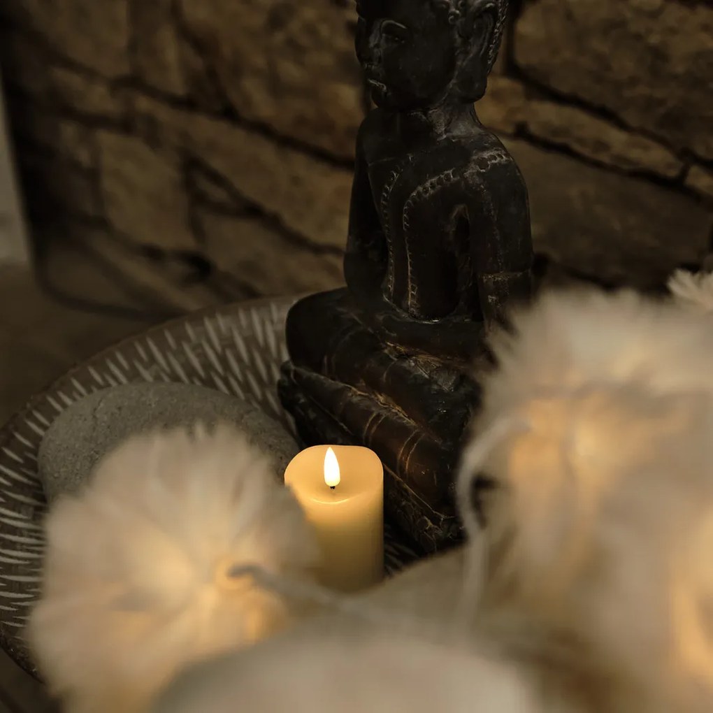 DECOLED LED svíčka, vosková, 8 x 10 cm, mandlová