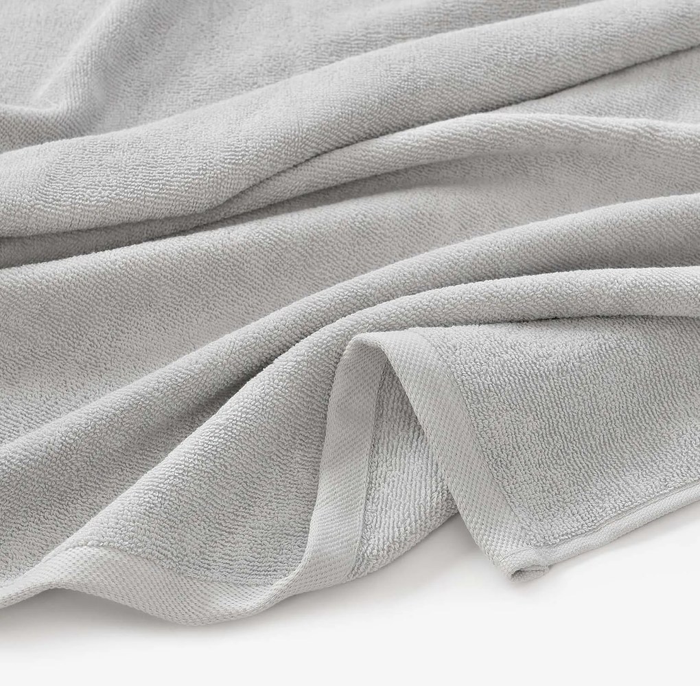 Goldea bavlnený froté uterák / osuška soft bez bordúry – sivý 70 x 140 cm