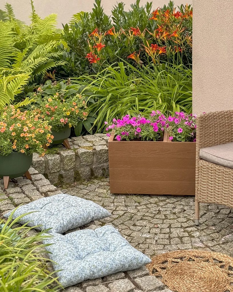 PLASTOVÝ KVETINÁČ NA KOLIESKACH BETONIQUE ECO 39X39X78 CM DREVENÝ DEKOR HNEDÁ