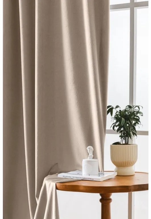 Svetlohnedý zatemňovací záves VELVET 140x250 cm Zavesenie: Kovové krúžky
