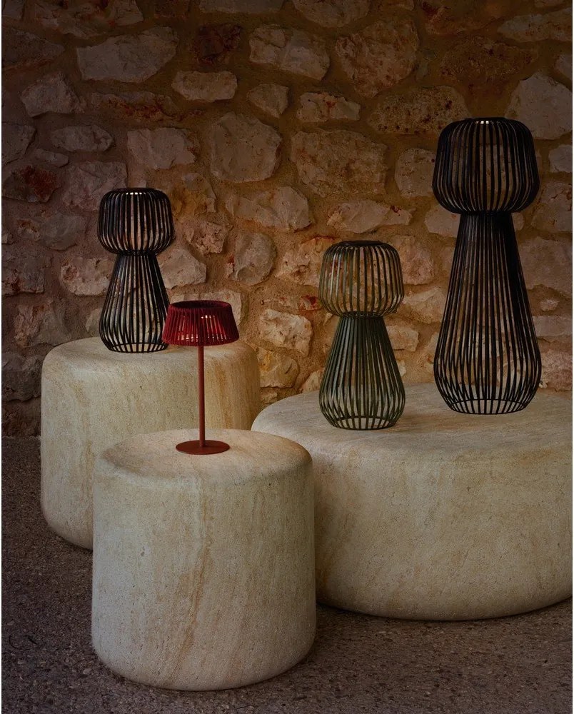 LED stolové vonkajšie svietidlo so stmievačom so solárnym panelom (výška 70 cm) Reiba – Kave Home