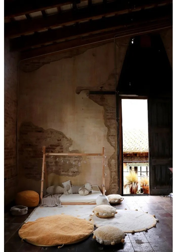 Béžový prateľný ručne tkaný bavlnený detský koberec ø120 cm Bubbly Honey – Lorena Canals