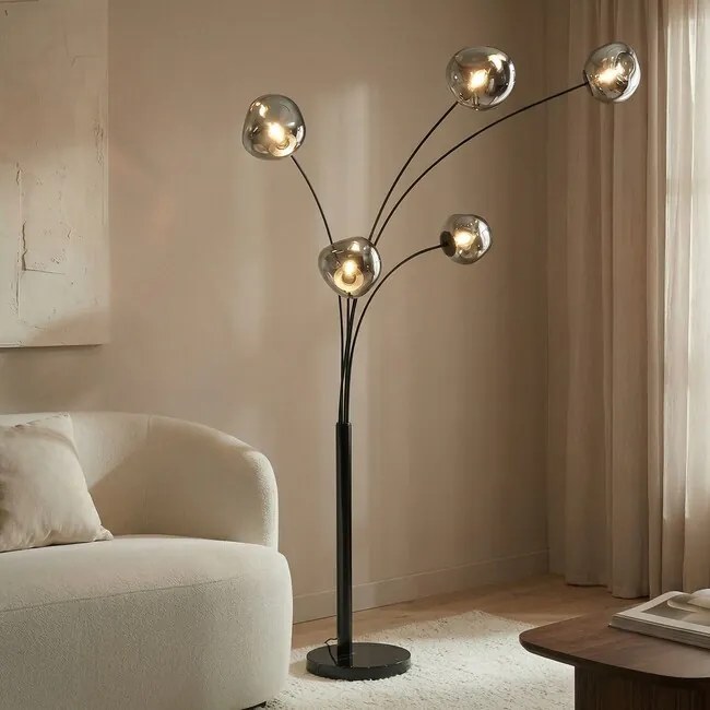 Dizajnová stojacia lampa Orbit s dymovým sklom a mramorom