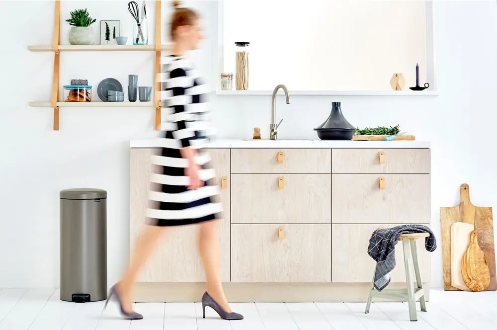 Sivý nášľapný oceľový odpadkový kôš 30 l NewIcon – Brabantia