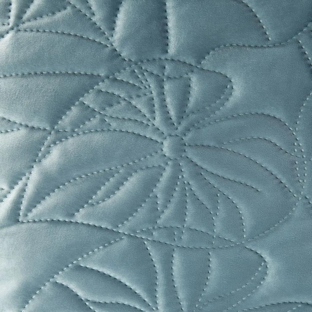 Krásny svetlo modrý zamatový prehoz na posteľ prešívaný metódou hot press