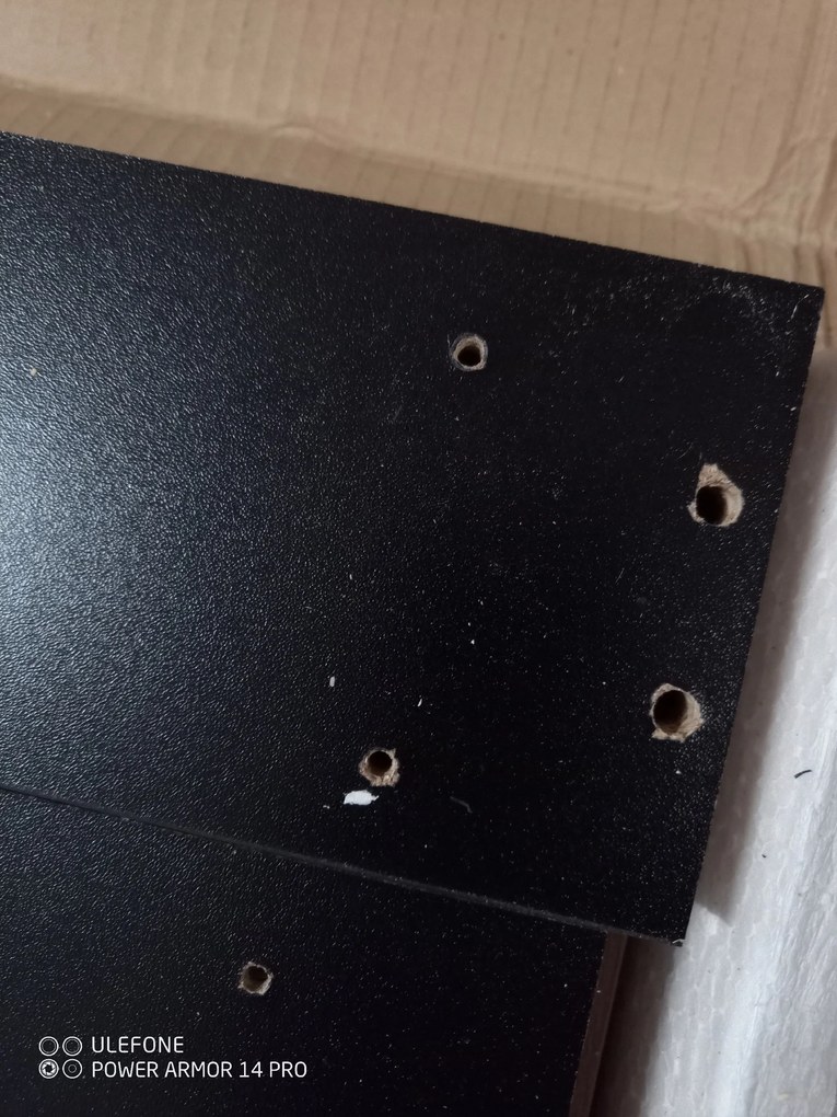 AKCIA Čierny jedálenský stôl s doskou v dekore dub zlatý craft MADO 120x80 II. akosť