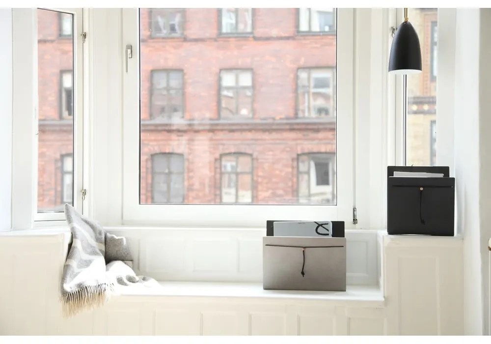 Kovový/z eko kože stojan na časopisy Nupo L – LIND DNA