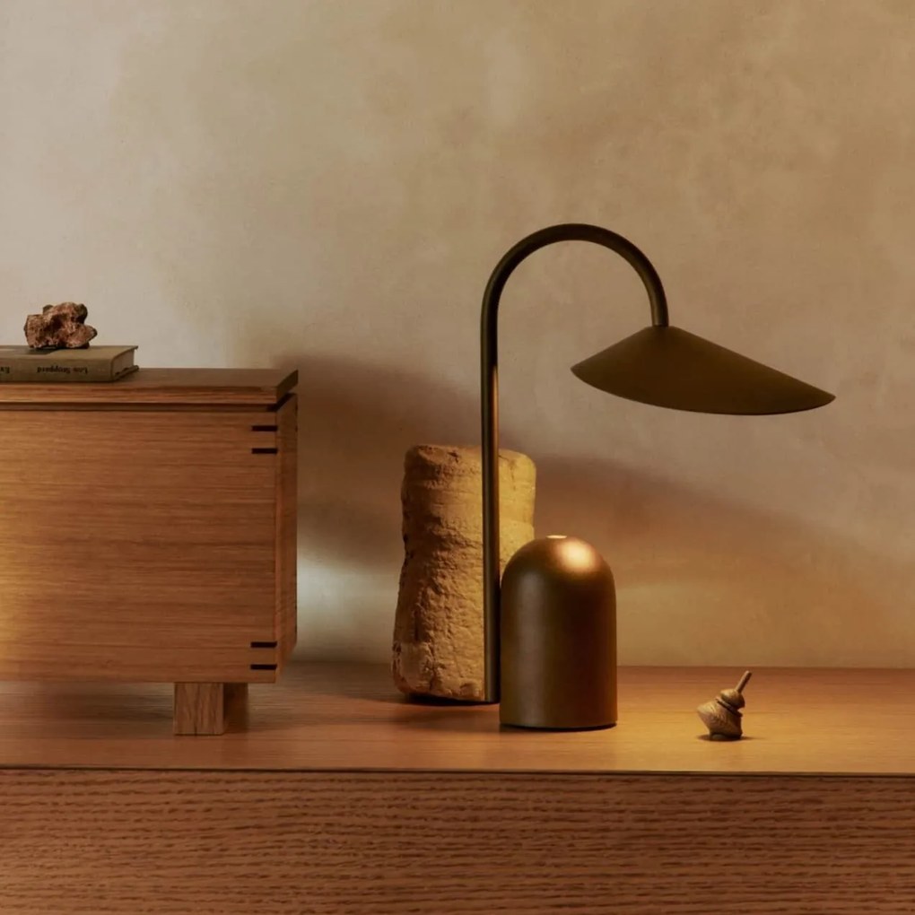 Ferm Living Stmievateľná LED lampa Arum Dark Chocolate