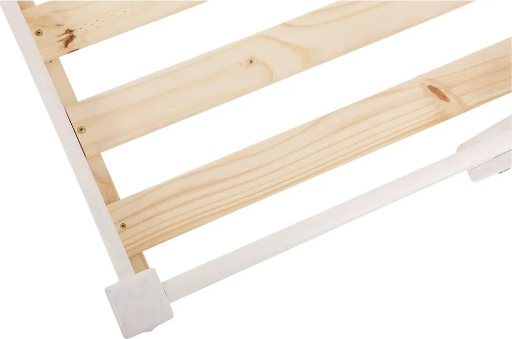 Biela vyvýšená posteľ z borovicového dreva Støraa Alpi2