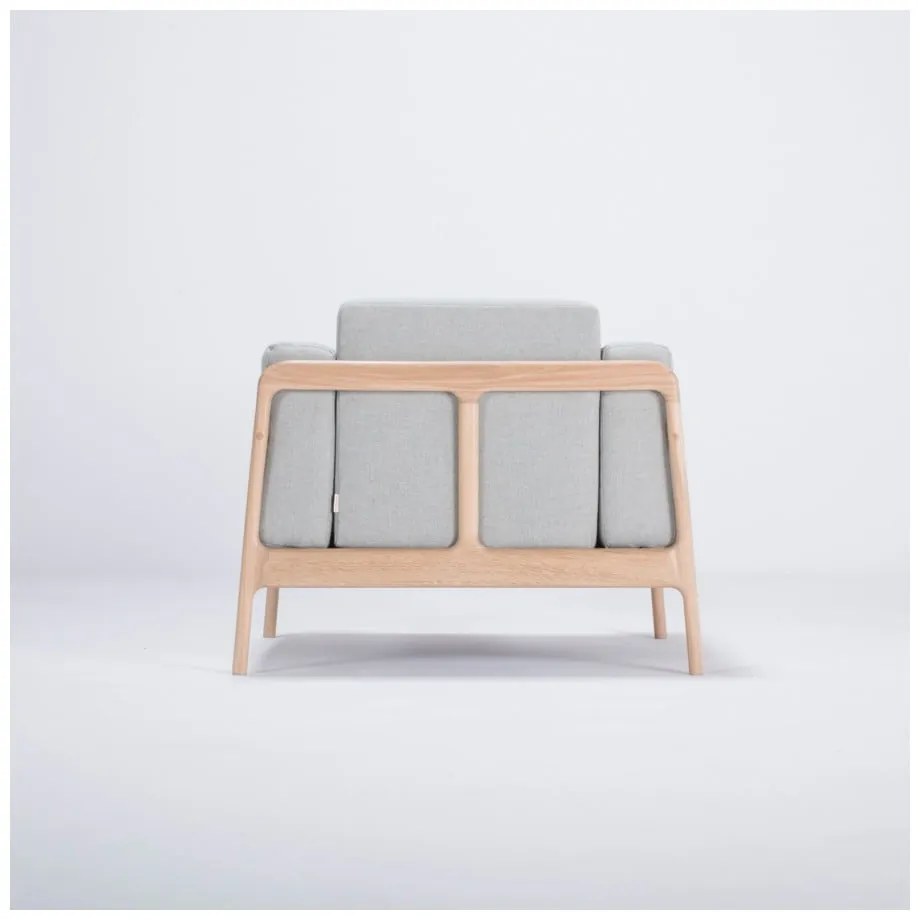 Kreslo s konštrukciou z dubového dreva s modrosivým textilným sedadlom Gazzda Fawn