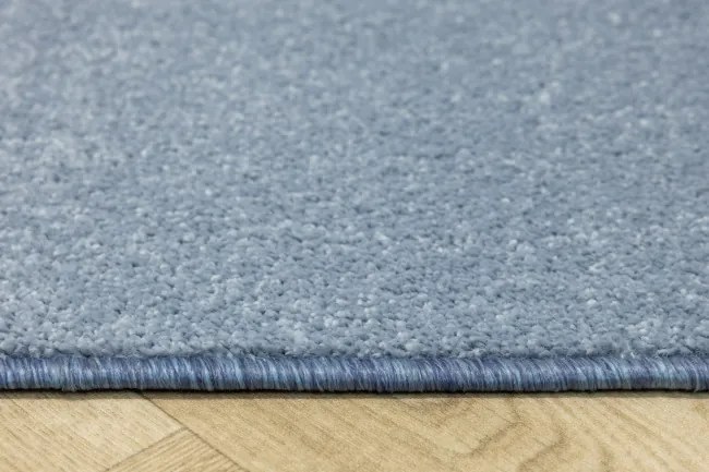 Metrážny koberec GALAXY 81 svetlomodrý