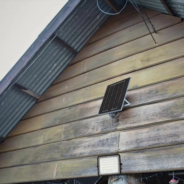 LED Vonkajší solárny reflektor LED/10W/3,2V IP65 4000K čierna + DO