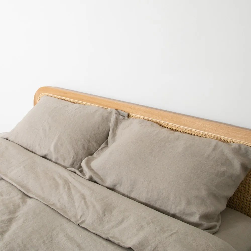 Svetlosivé/taupe ľanové obliečky na dvojlôžko 200x200 cm Natural – Native Natural