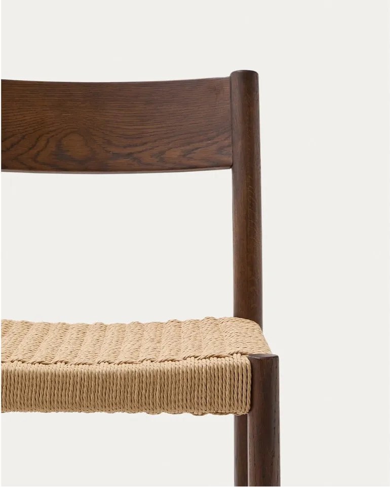 Hnedá/v prírodnej farbe barová stolička z dubového dreva (výška sedadla 65 cm) Yalia – Kave Home