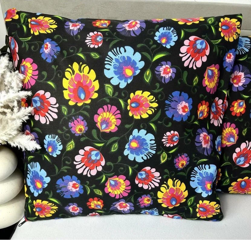 Obliečka FOLKLÓR Kvet 40x40cm Farba: 2.Čierna