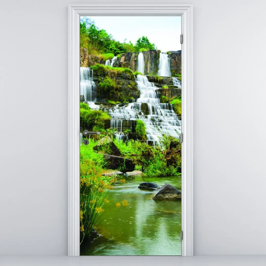 Fototapeta na dvere - Vodopády so zeleňou (95x205cm)
