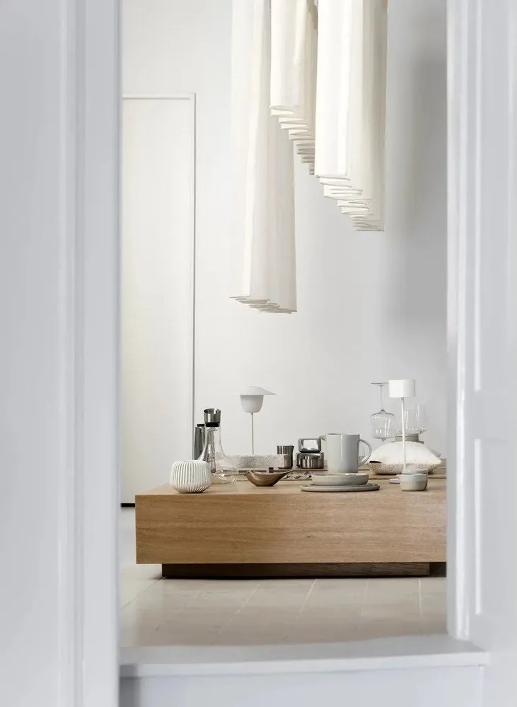 Svetlosivý servírovací keramický tanier Sablo L – Blomus