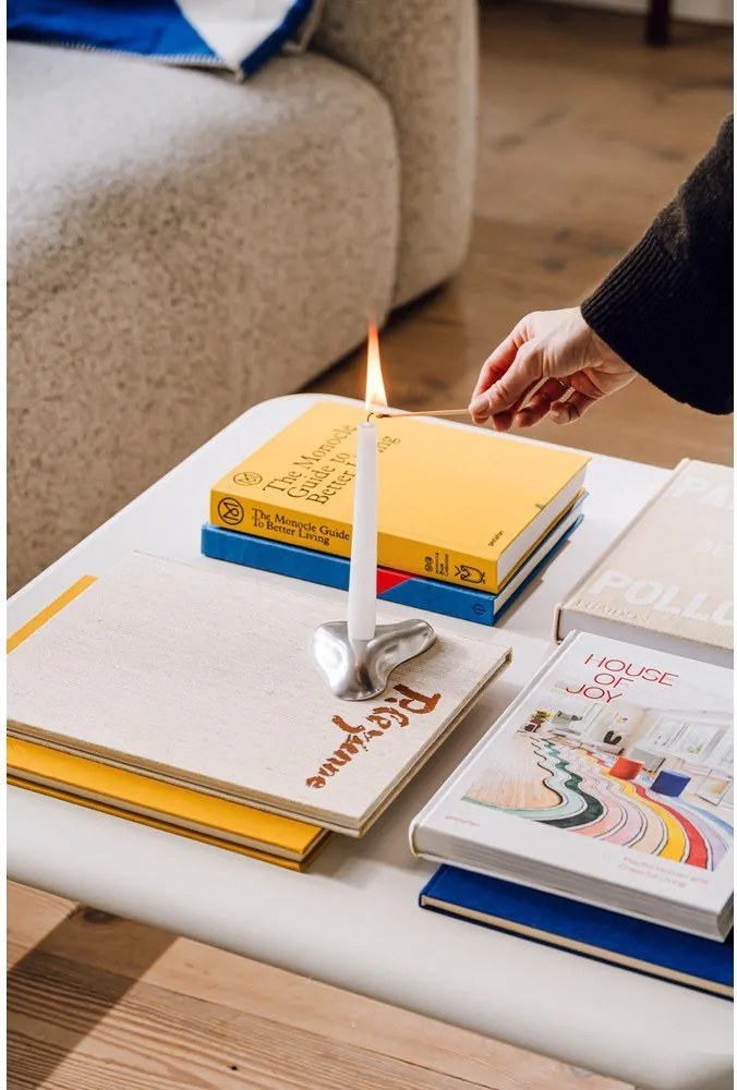 Kovový svietnik Mis – noo.ma