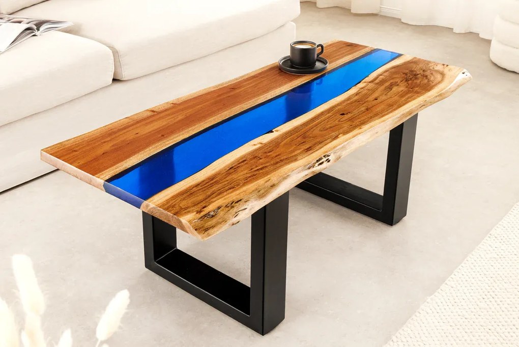 Konferenčný stolík LIQUID 110 cm akáciové drevo s modrým epoxidovým pásom