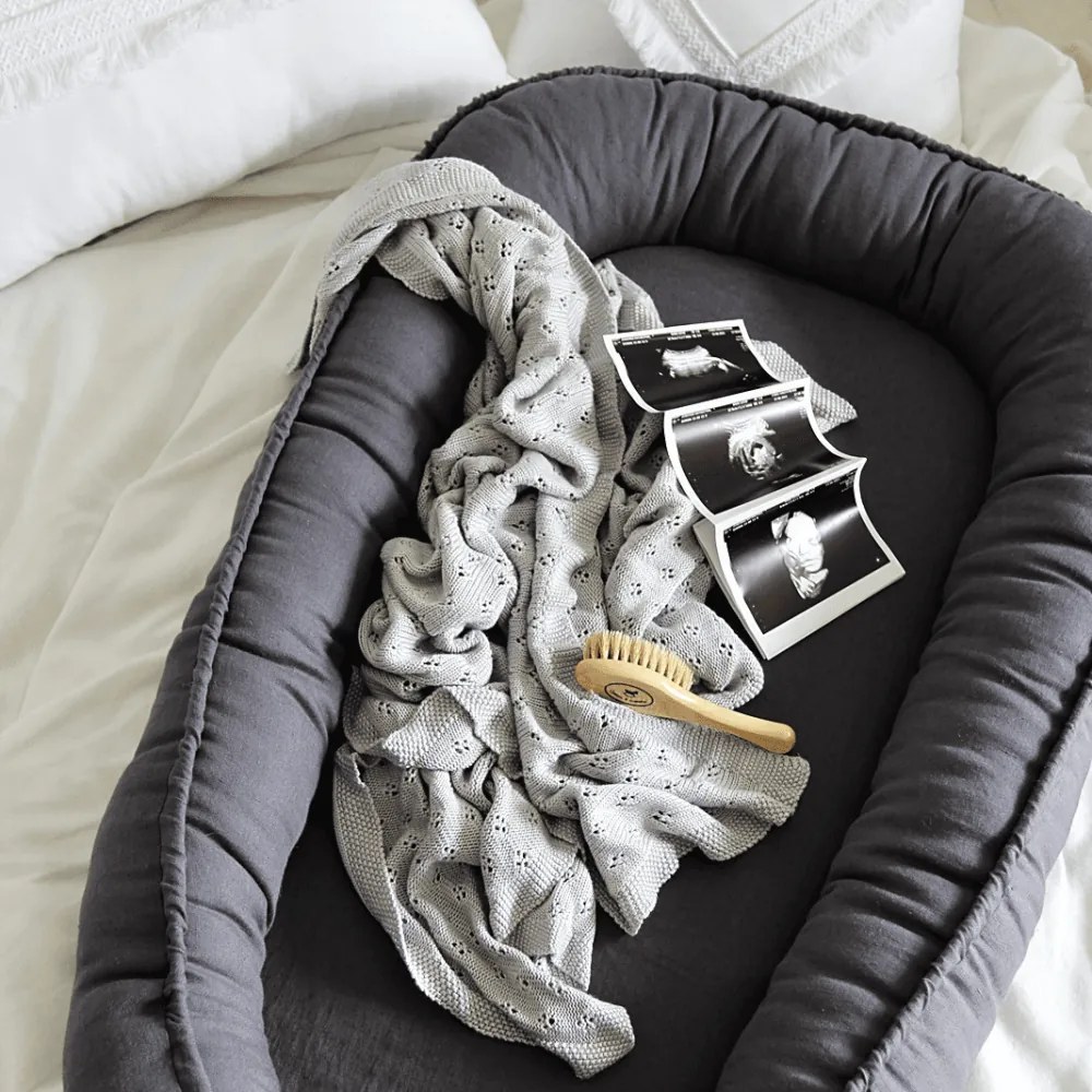 Ľanové hniezdo pre bábätko grafitové