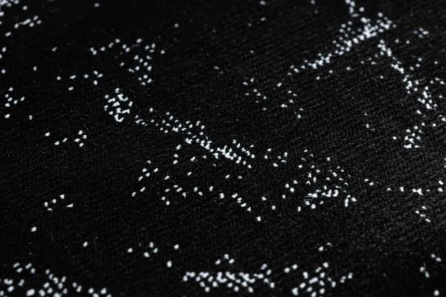 Koberec / Behúň GLOSS 2813 87 ramka, grécky - čierny / sivý