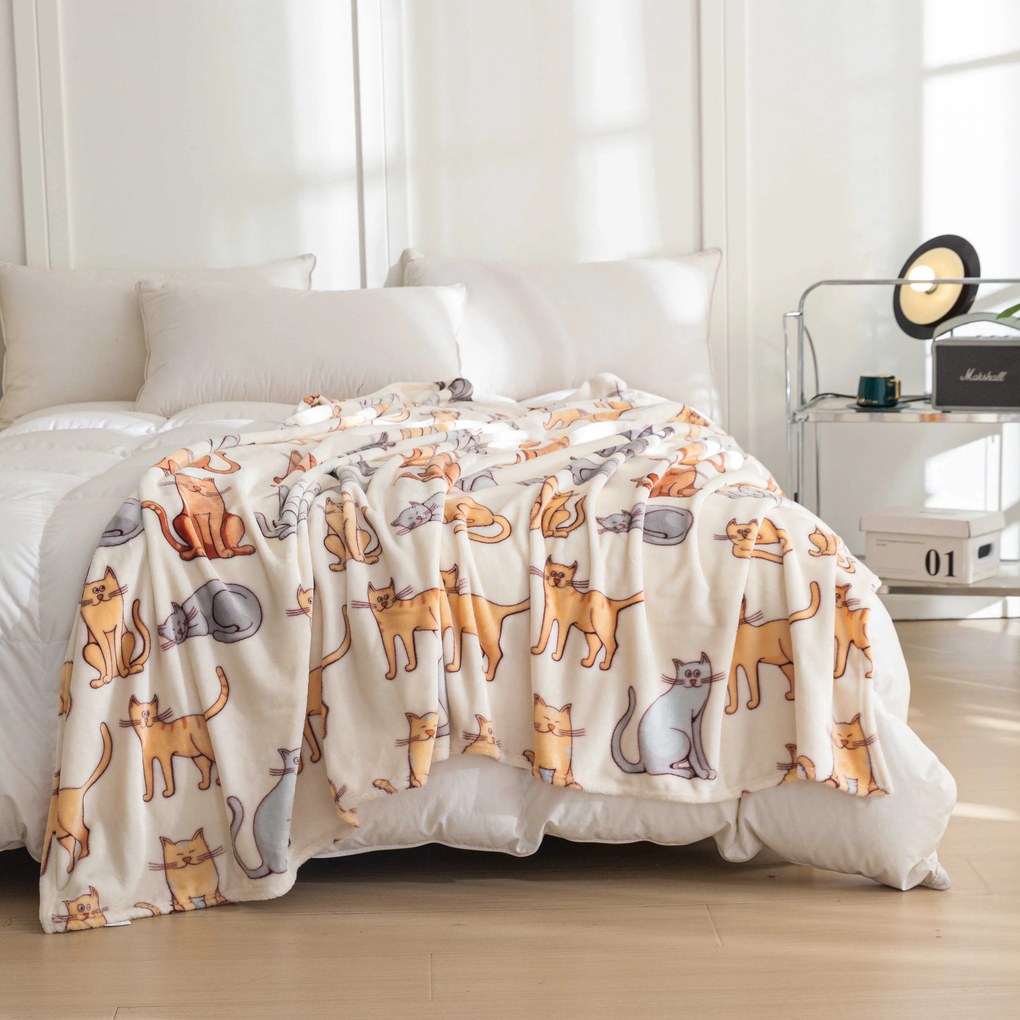 Mikroplyšová deka COLORED CATS krémová Rozmer: 160 x 200 cm