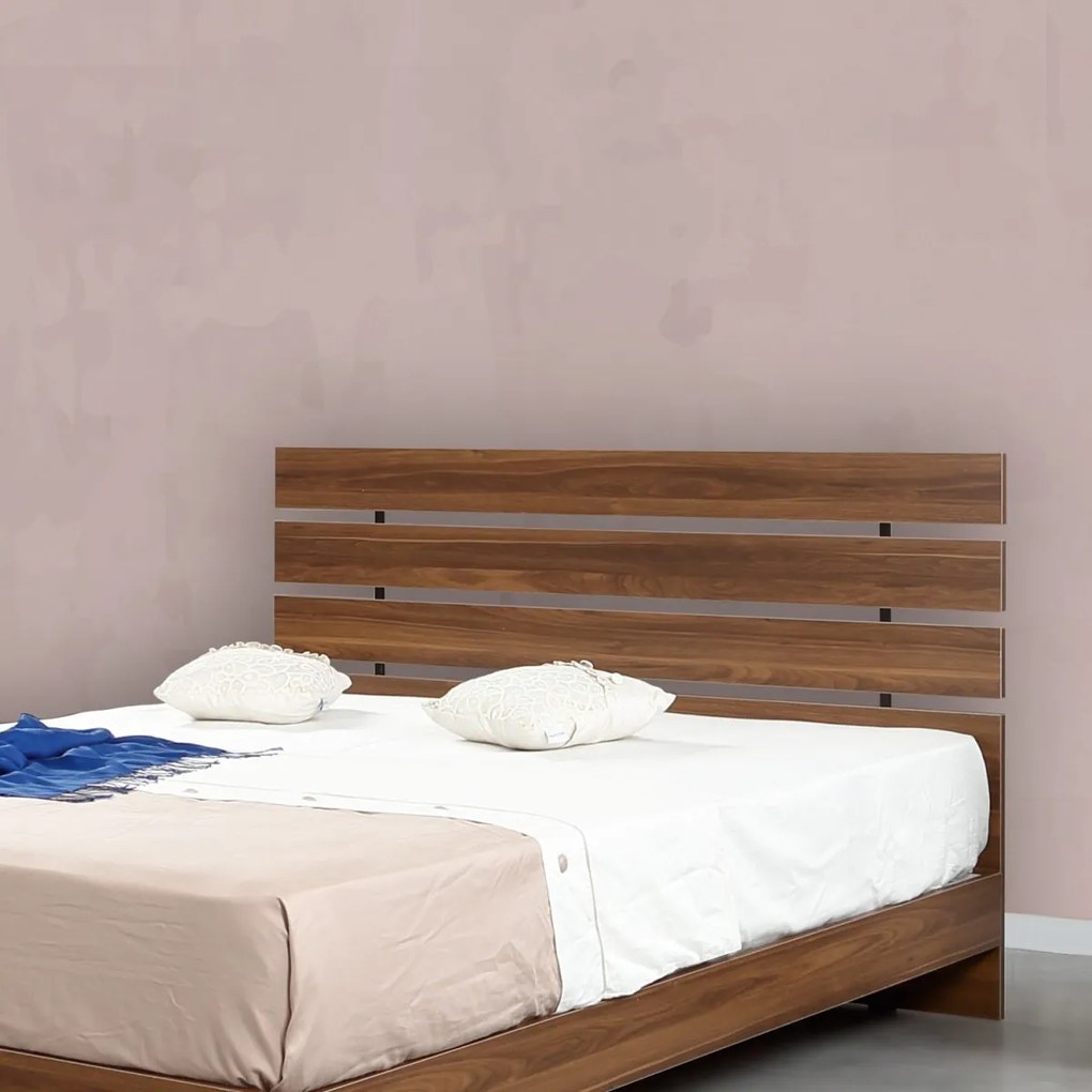 Posteľ Fuga manželská posteľ 150x200 cm orech