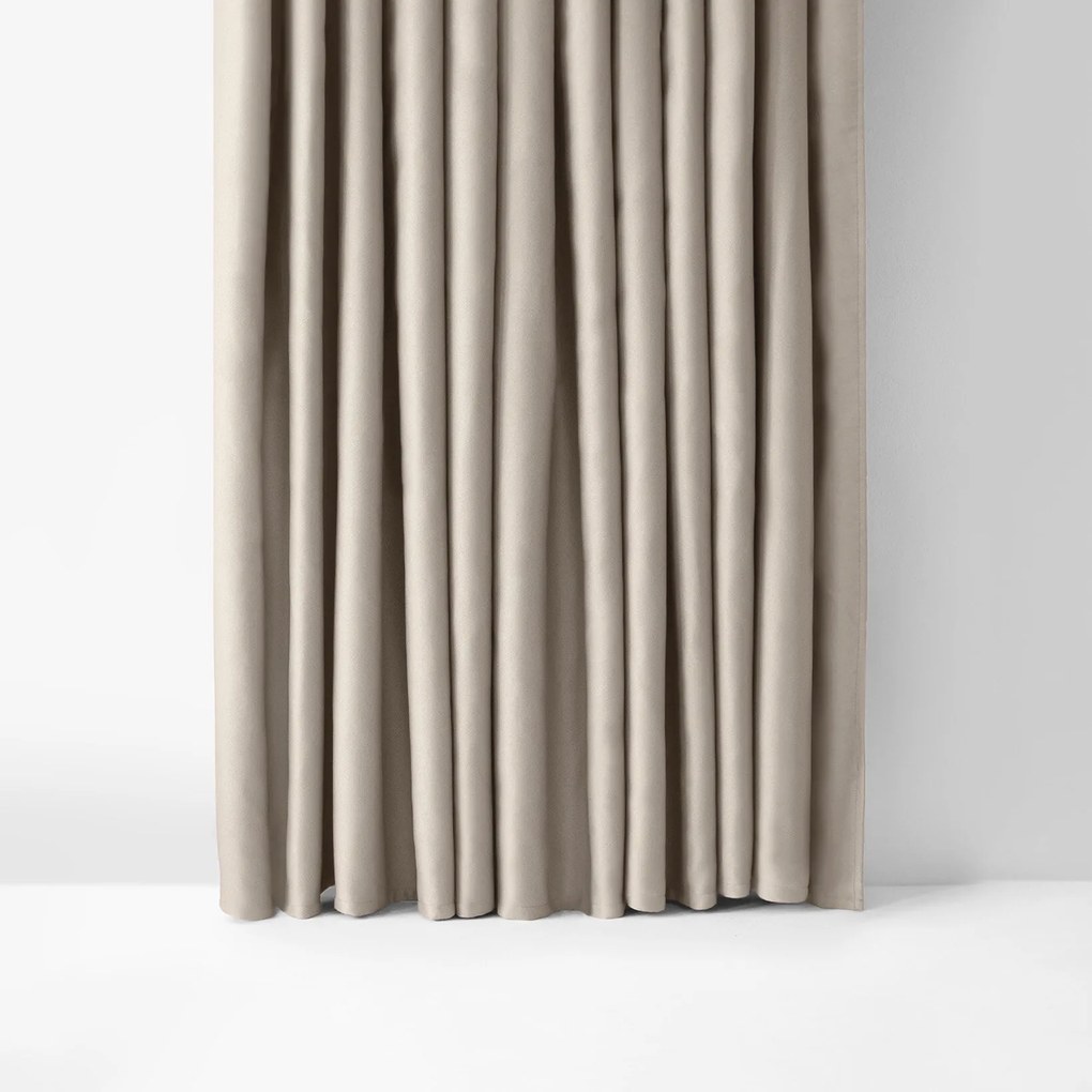 Goldea zatemňovací záves blackout so saténovým leskom - režný 270x220 cm