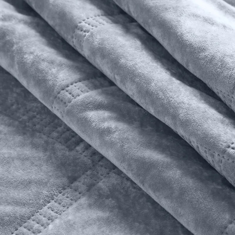 Dekorstudio Zamatový prehoz na posteľ VELVET1 v striebornej farbe Rozmer prehozu (šírka x dĺžka): 170x210cm
