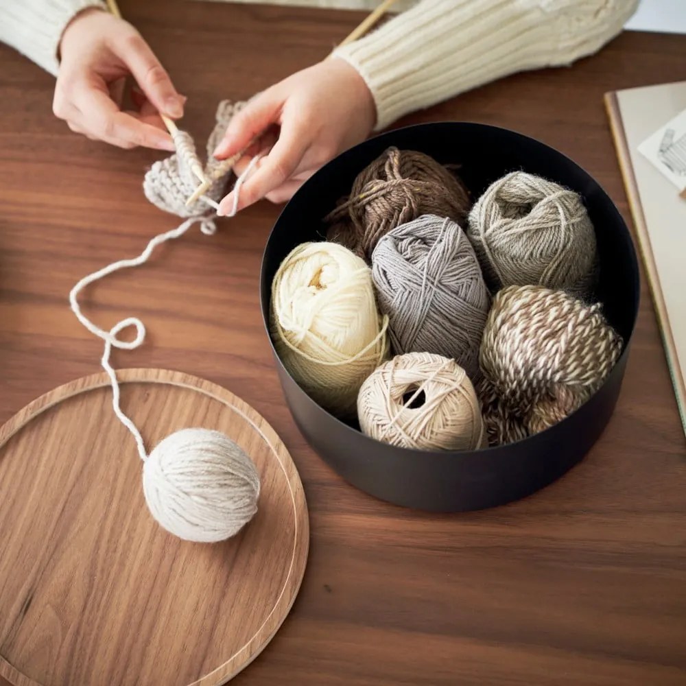 Čierny kovový úložný box s vekom ø 22x11 cm Rin – YAMAZAKI