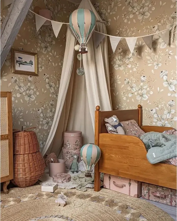 Dekoračný lietajúci balón mätová/krémová – dekorácia do detskej izby M-33cm x 20cm