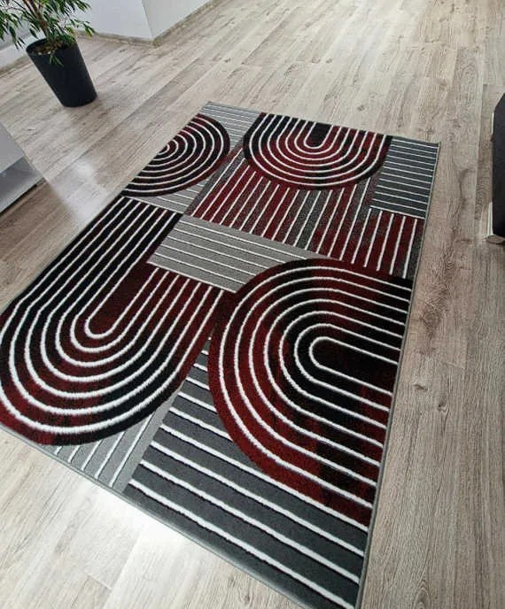 Sivo červený geometrický obdĺžnikový koberec NEW IDEA 90141-0564 Rozmer: 150x210 cm