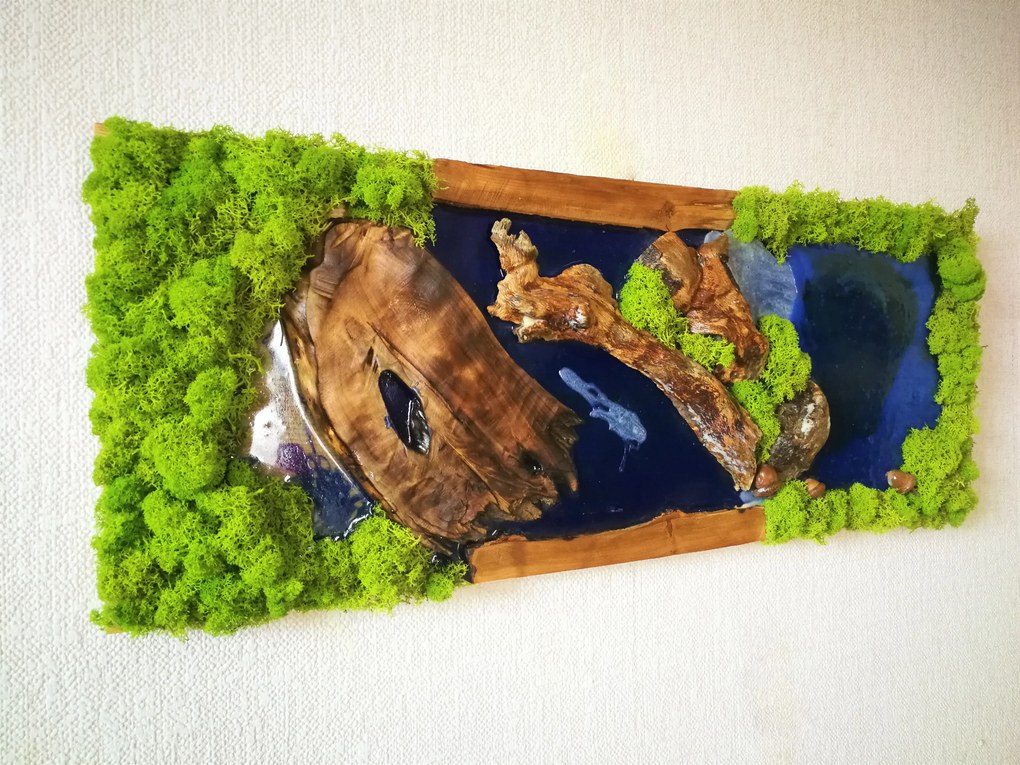 Machový obraz v kombinácii s epoxidovou živicou 40cm x 90cm