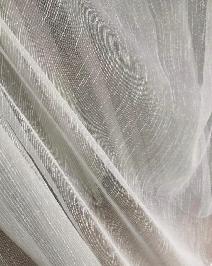 Dekorstudio Biela záclona Dážď s olovkom - vlastný rozmer Uchytenie závesu: Riasiaca páska WAVE, Šírka záclony: 800cm