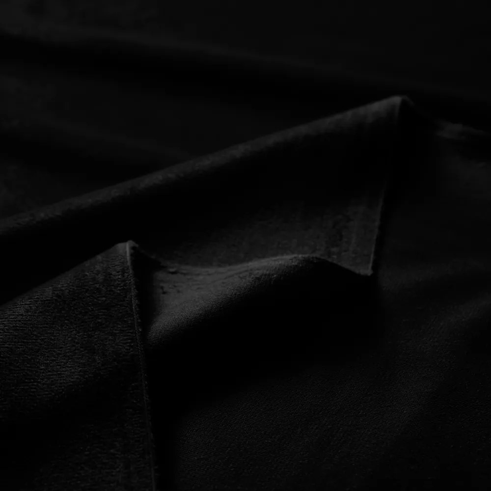 Biante Zamatový záves Velvet Prémium SVP-041 Čierny - šírka 135 cm 135x140 cm