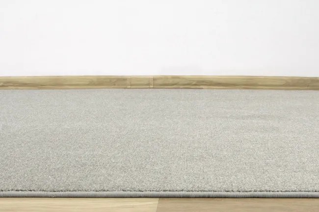 Metrážny koberec Platino 74 sivý