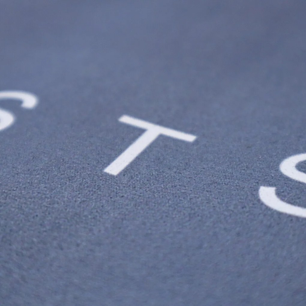 Protišmyková predložka Idealists, 50x80, modrá, kúpeľňa, Mujkoberec Original