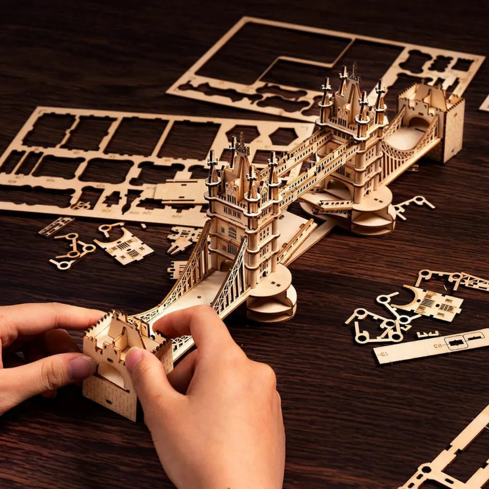 RoboTime Drevené 3D puzzle most Tower Bridge svietiace