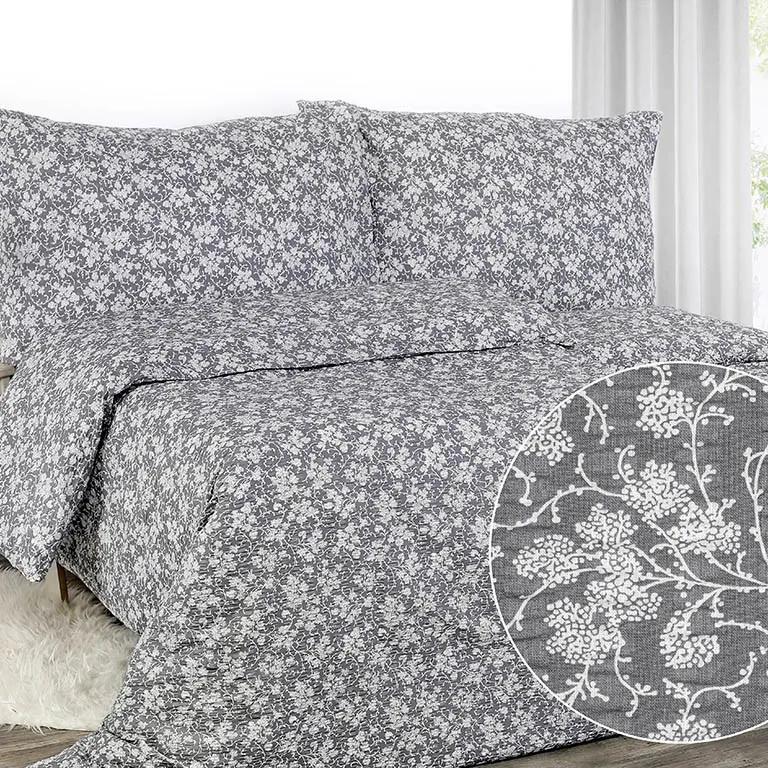 Goldea krepové posteľné obliečky - vzor 942 popínavé kvety na tmavo sivom 140 x 220 a 70 x 90 cm