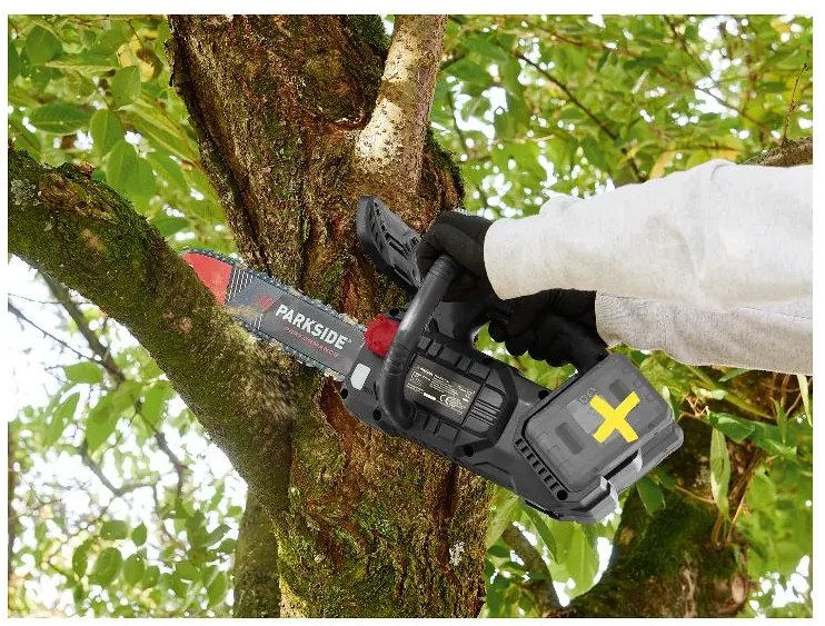 Parkside Performance® Aku prerezávacia píla na stromy + Akumulátor 20 V 4 Ah, 2 kusy + Dvojitá nabíjačka na akumulátor 20 V/4,5 A (800011289)