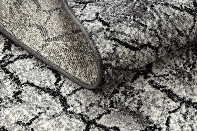 Koberec SILVER Terra popraskaná zem sivý