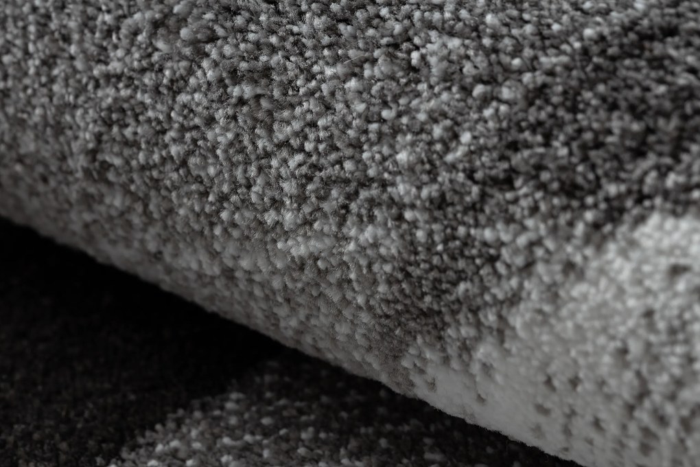 Koberec INTERO PLATIN 3D Trojuholníky, sivý