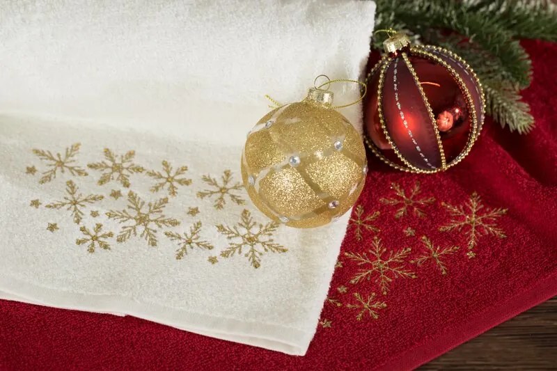 Dekorstudio Bavlnený uterák s vianočným motívom SANTA16 - biely Rozmer uteráku: 70x140cm