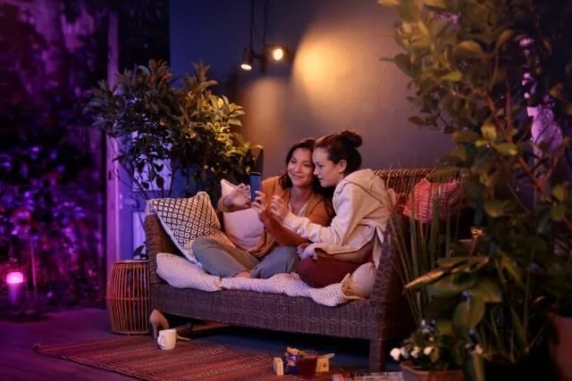 PHILIPS HUE Vonkajšie nástenné / zemné LED inteligentné osvetlenie HUE LILY s funkciou RGB, 8W, teplá biela-stud