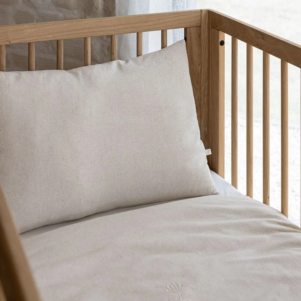 Postieľka z dubového dreva 70x140 cm v prírodnej farbe Forrest – Vipack