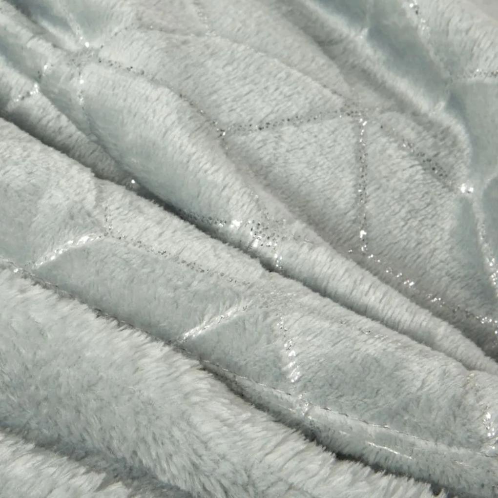 Krásna sivá deka s moderným vzorom
