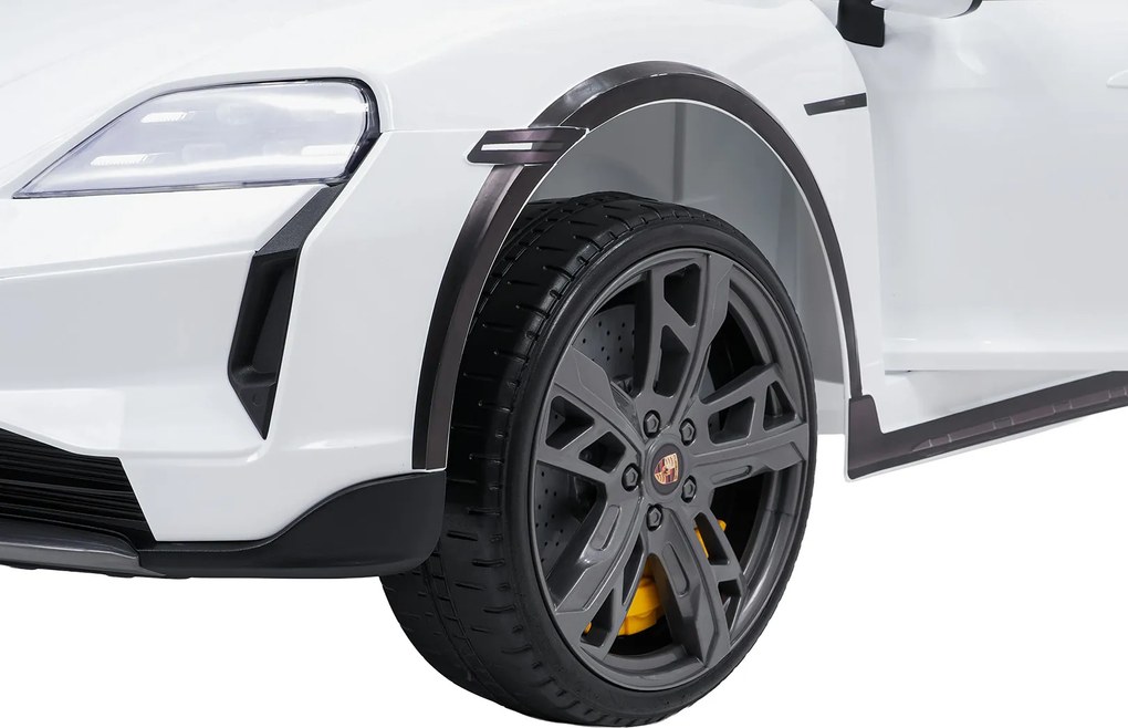 Ramiz Porsche Taycan Turbo S Biele vozidlo