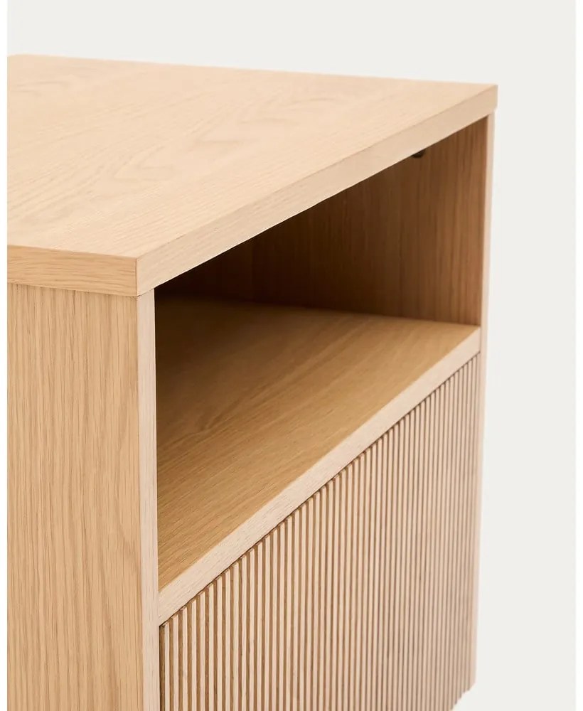 Nočný stolík v dekore duba v prírodnej farbe Helvine – Kave Home