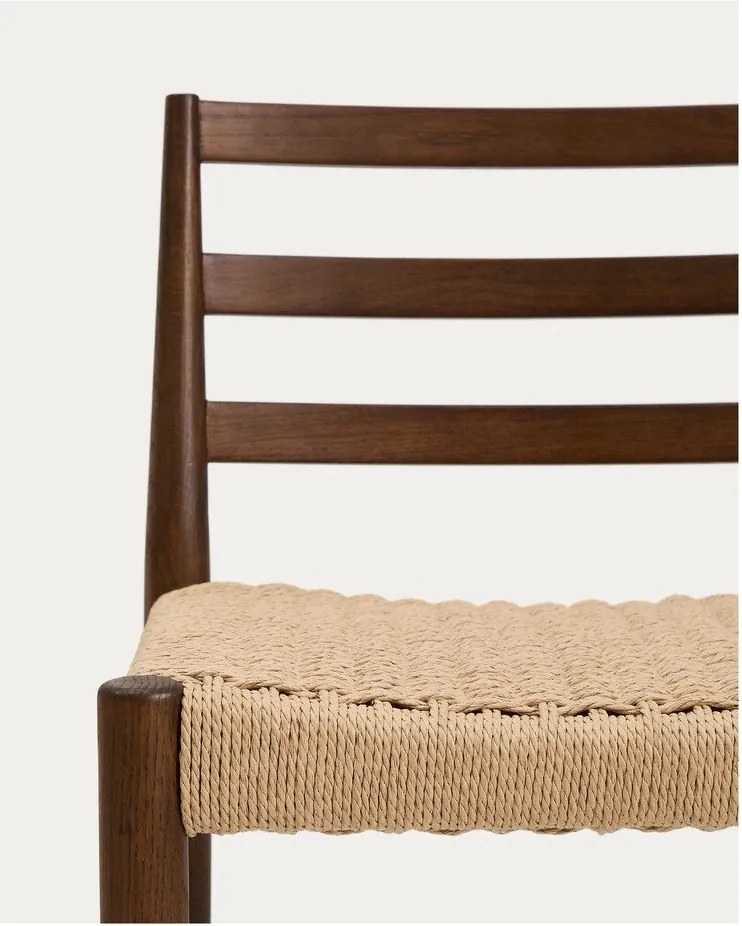 Hnedá/v prírodnej farbe barová stolička z dubového dreva (výška sedadla 65 cm) Analy – Kave Home