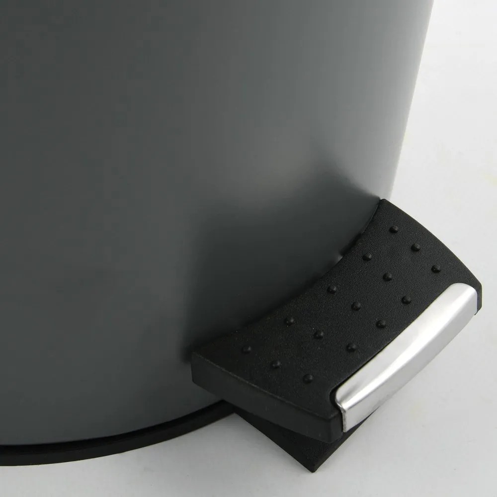 Tmavosivý nášľapný oceľový odpadkový kôš 5 l Adonis – Spirella